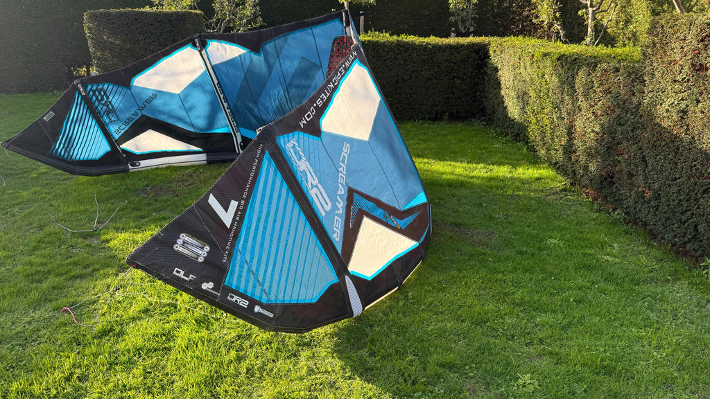 Shinn kiteboard + EPIC Screamer kites 9 & 7 + Duotone click-bar (new) + kitepump