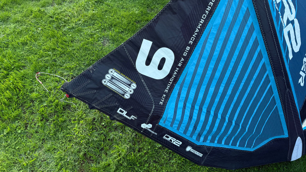 Shinn kiteboard + EPIC Screamer kites 9 & 7 + Duotone click-bar (new) + kitepump