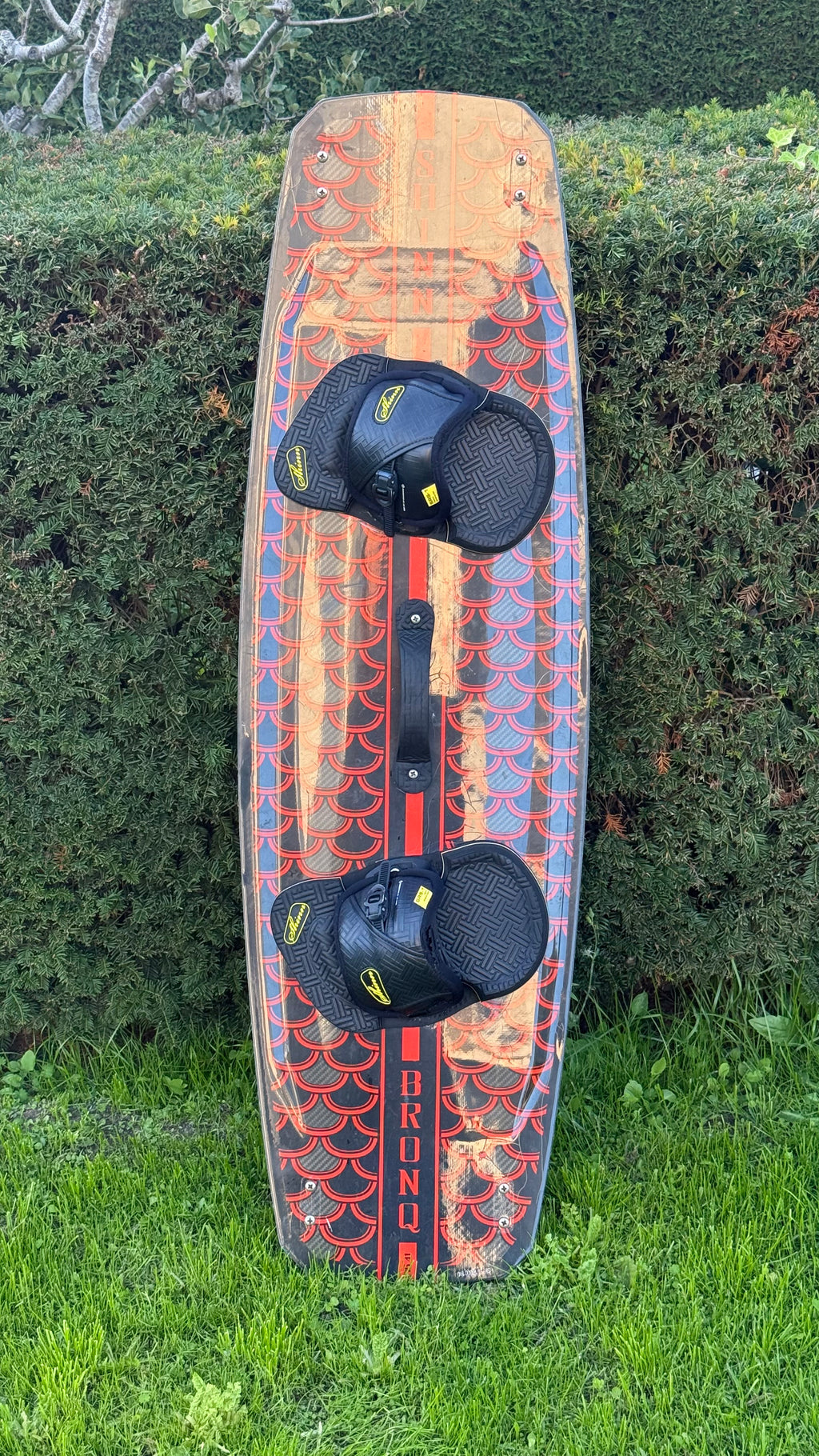 Shinn kiteboard + EPIC Screamer kites 9 & 7 + Duotone click-bar (new) + kitepump