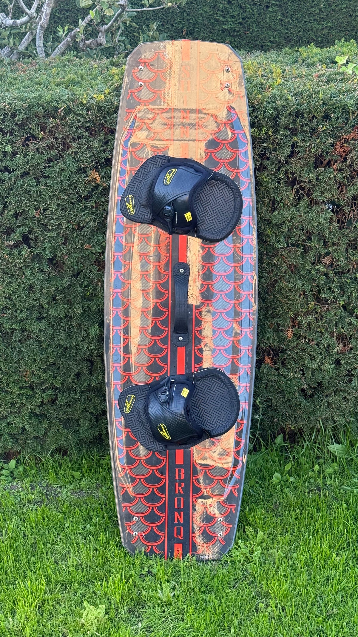 Shinn kiteboard + EPIC Screamer kites 9 & 7 + Duotone click-bar (new) + kitepump